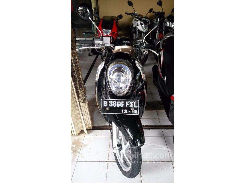 Gambar Motor  Honda Scoopy  Sporty Warna  Hitam  