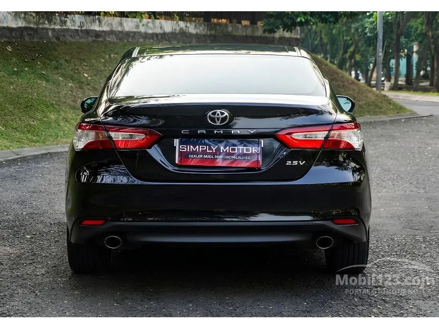2019 Toyota Camry V Sedan