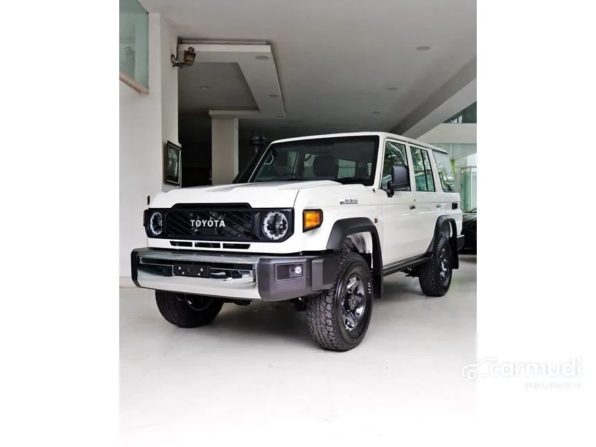 Jual Mobil Toyota Land Cruiser 2024 70 GXL 2.8 di DKI Jakarta Automatic SUV Putih Rp 2.350.000.000