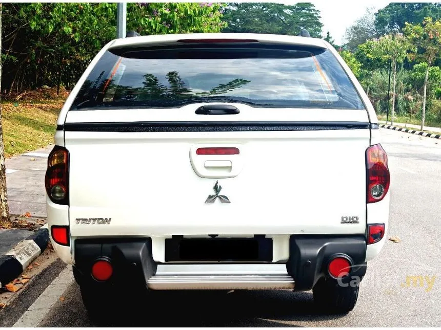 2010 Mitsubishi Triton Dual Cab Pickup Truck