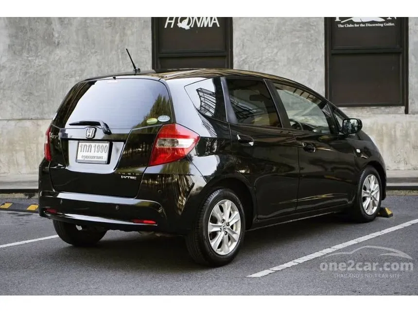 2013 Honda JAZZ V Hatchback