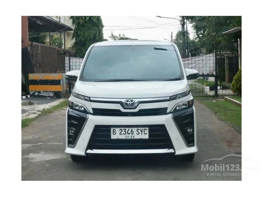Jual Mobil Toyota Voxy 2018 2.0 di Banten Automatic Wagon Putih Rp 323.000.000