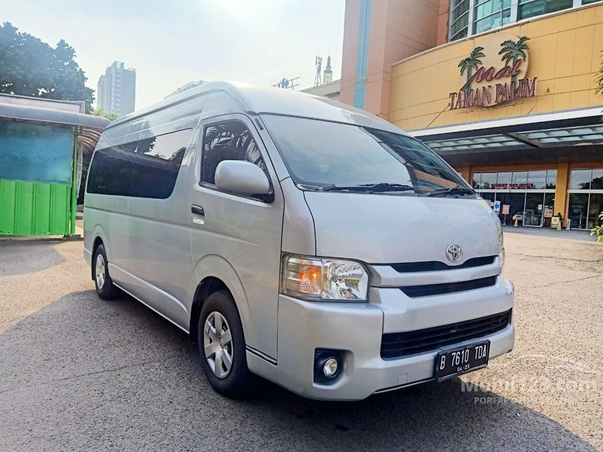 Тойота hiace 2015