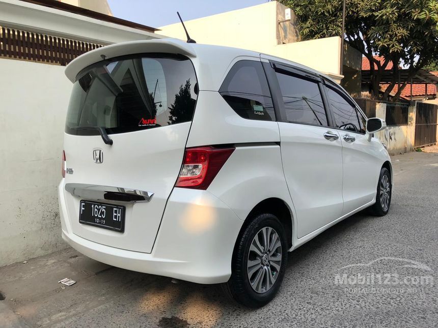 Jual Mobil  Honda  Freed  2014 E 1 5 di Jawa Barat Automatic 