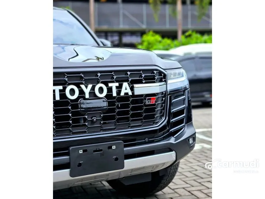 2025 Toyota Land Cruiser 300 VX-R 70th Anniversary SUV