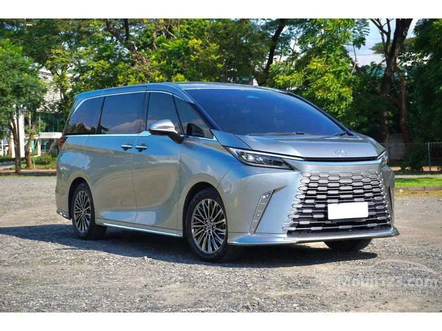 2024 Lexus LM 350h 7 Seater MPV