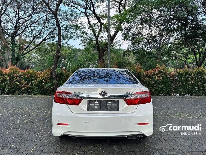 2014 Toyota Camry V Sedan