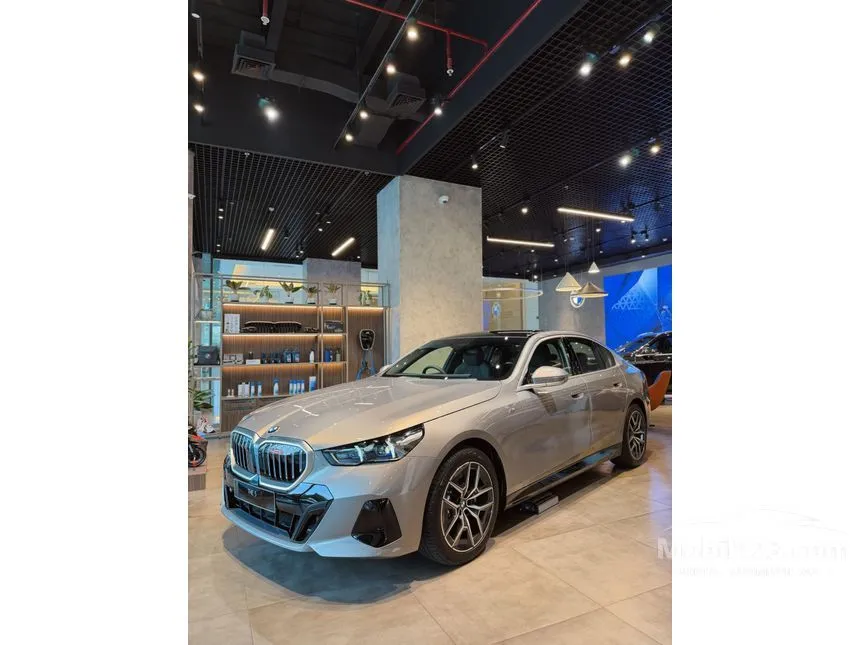 2025 BMW 520i M Sport Sedan