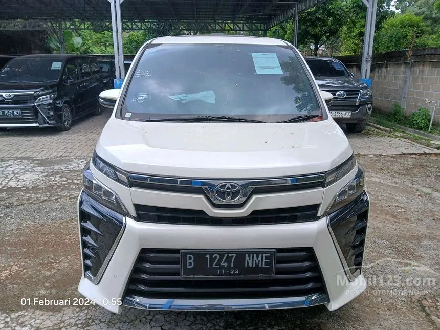 Jual Mobil Toyota Voxy 2018 2.0 di Banten Automatic Wagon Putih Rp 355.000.000