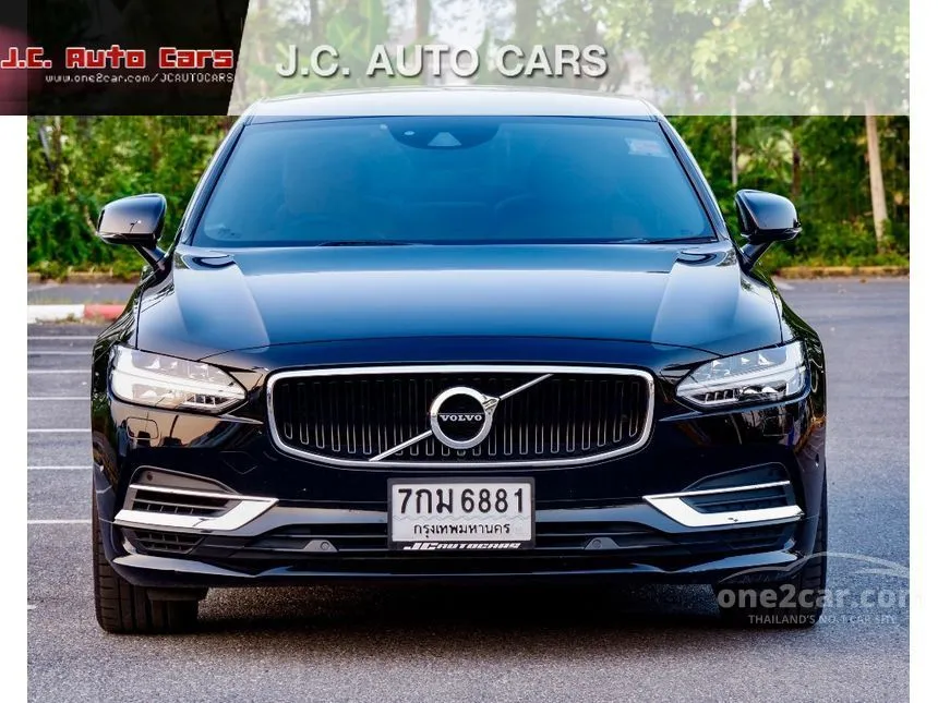 2018 Volvo S90 T8 Momentum Sedan