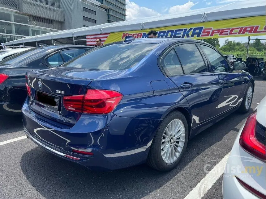 2018 BMW 318i Luxury Sedan