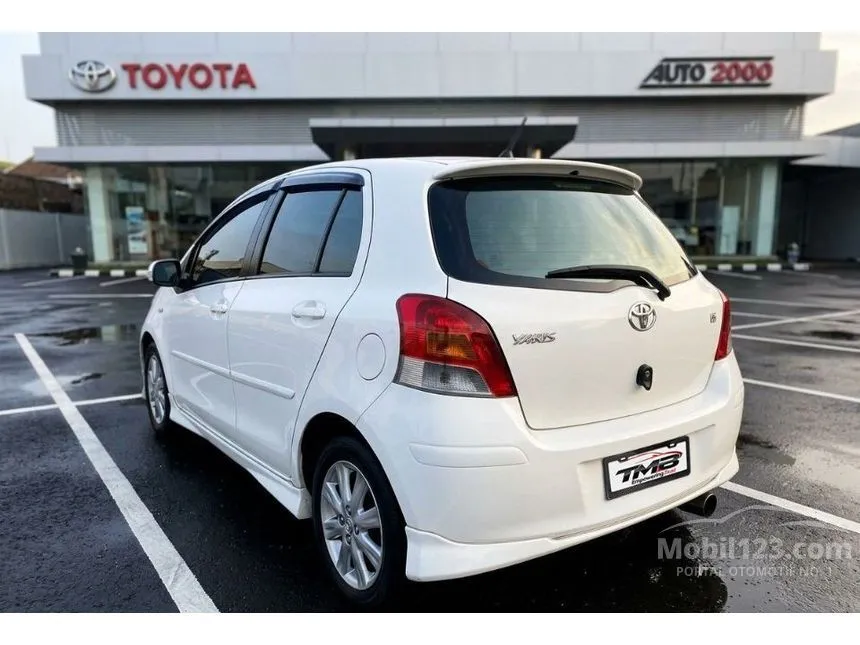 2011 Toyota Yaris S Hatchback