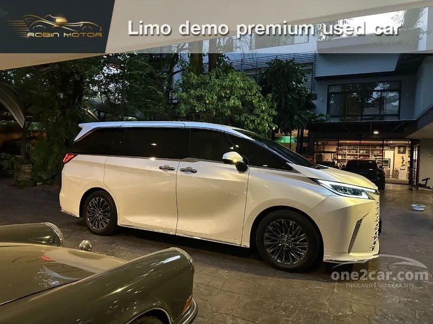 2024 Lexus LM350h Executive Van