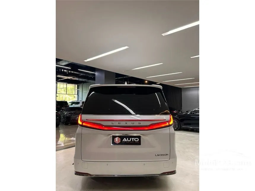2024 Lexus LM 350h 7 Seater MPV