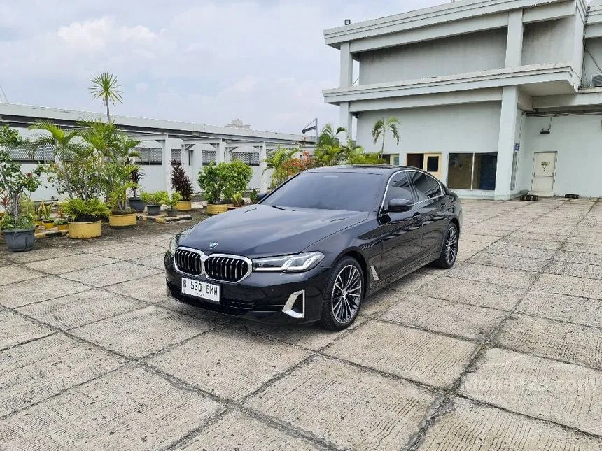 Jual Mobil BMW 530i 2022 Opulence 2.0 di DKI Jakarta Automatic Sedan Hitam Rp 981.000.000