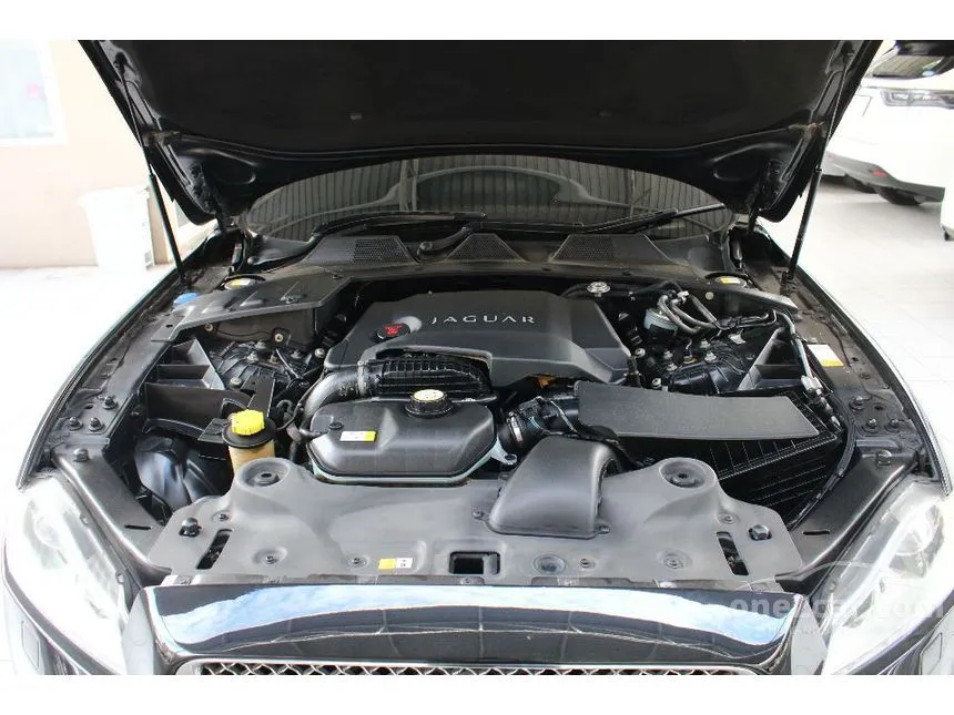 2013 Jaguar XJ Portfolio Sedan