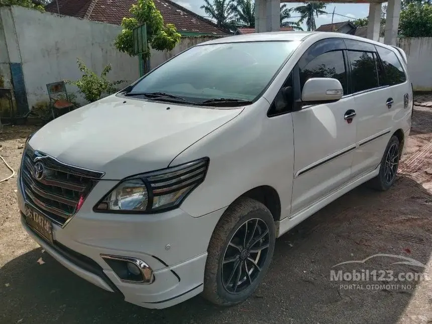 Jual Mobil Toyota Kijang Innova 2014 V Luxury 2.0 di Sumatera Selatan Manual MPV Putih Rp 185.000.000