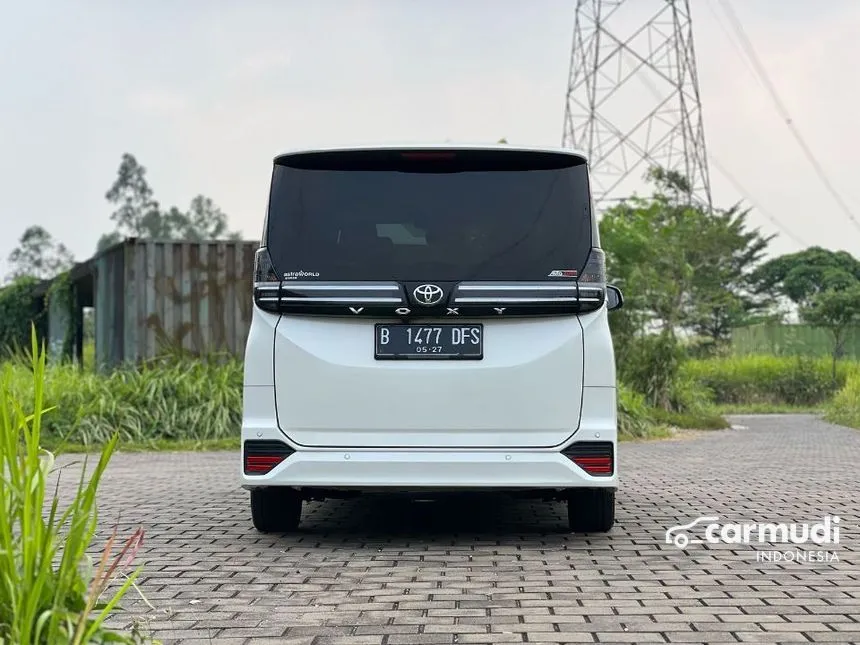 2022 Toyota Voxy (Premium Color) MPV
