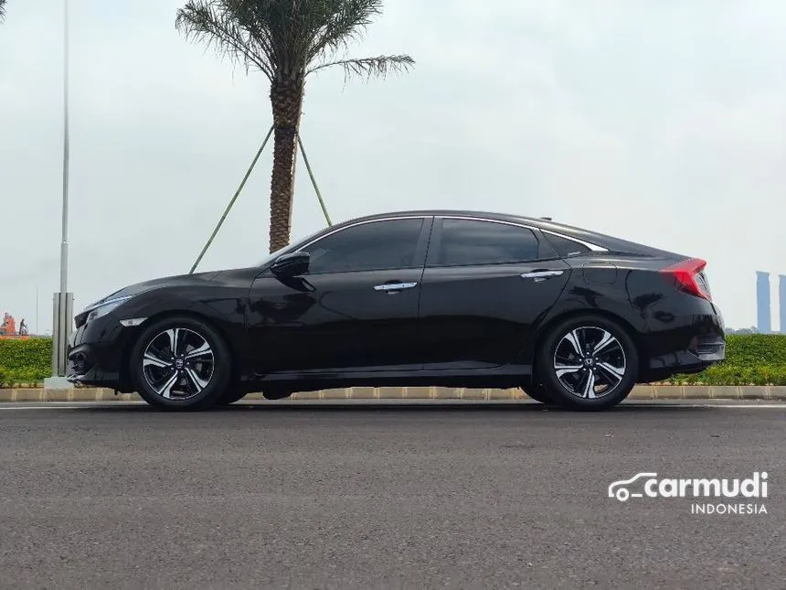 2018 Honda Civic ES Sedan