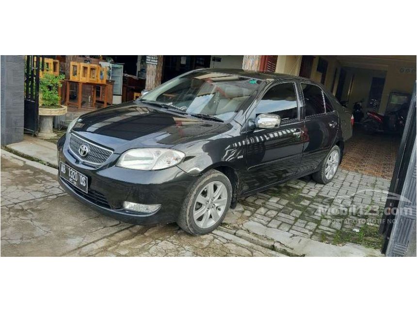 altis 2005 vs vios 2005