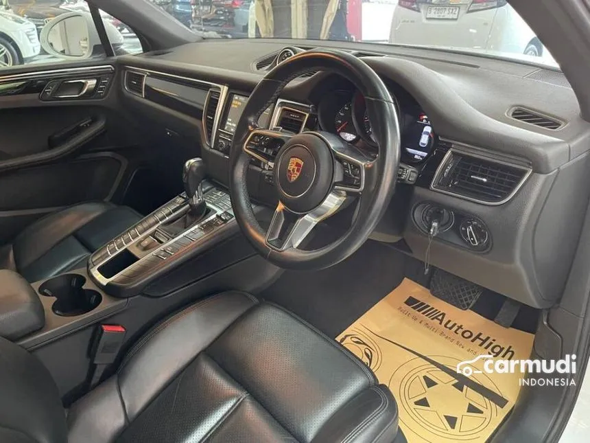 2015 Porsche Macan SUV