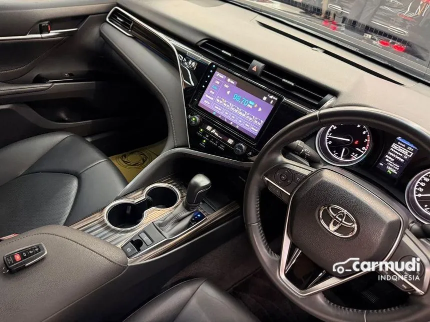 2020 Toyota Camry V Sedan