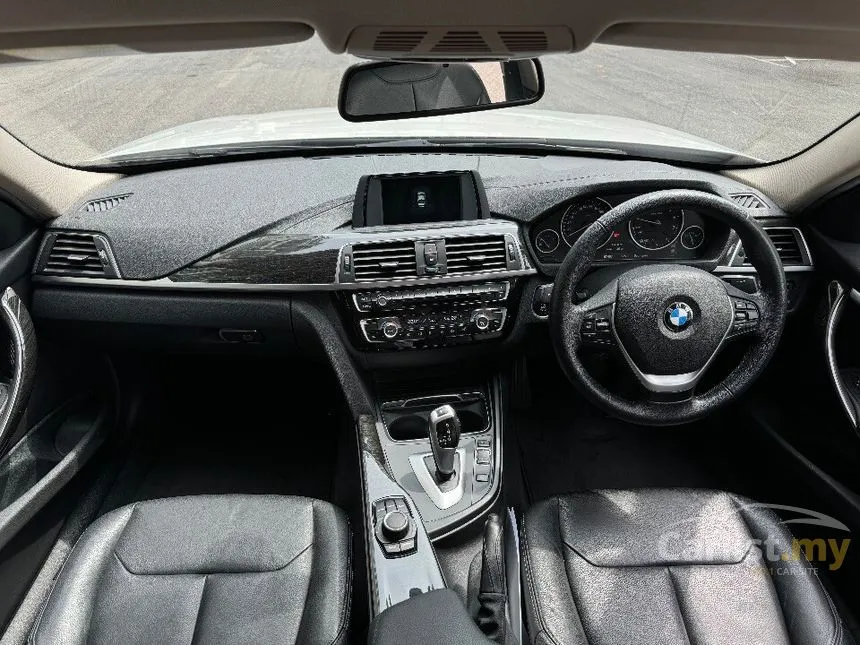 2019 BMW 318i Luxury Sedan