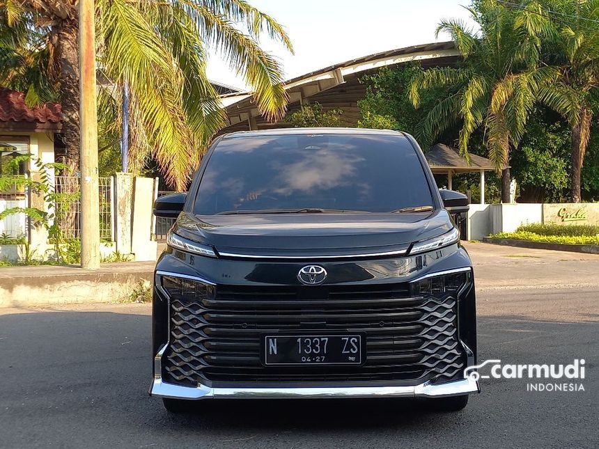 Toyota Voxy 2022 (Premium Color) 2.0 in Jawa Timur Automatic MPV Black ...