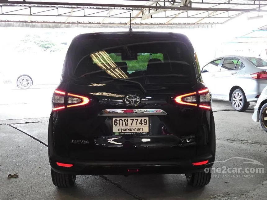 2017 Toyota Sienta V Wagon