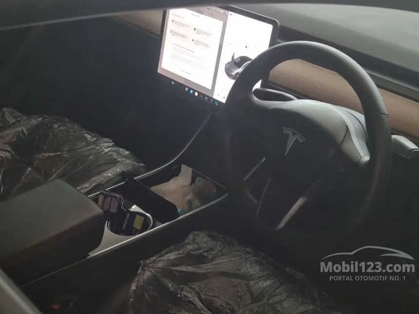 2020 Tesla Model 3 Standard Range Plus Sedan