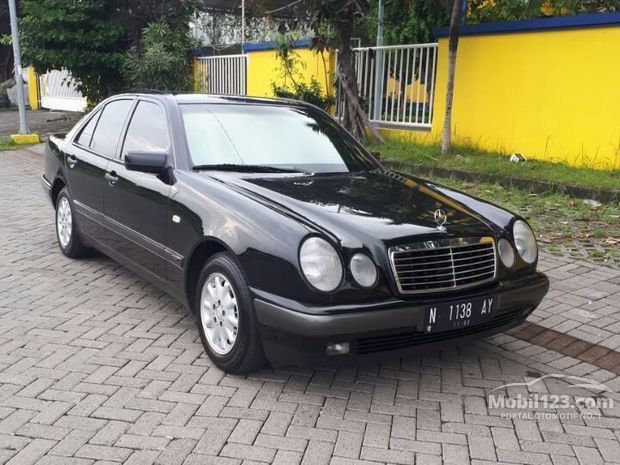 Mercedes-Benz Mobil bekas dijual di Surabaya Jawa-timur Mercedes-Benz Mobil bekas dijual di Surabaya Jawa-timur