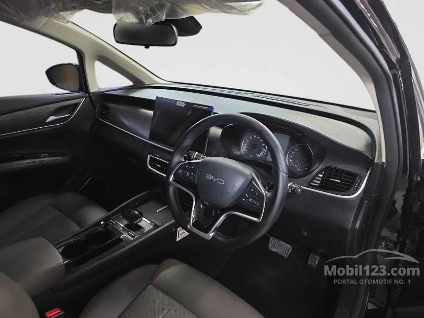 2024 BYD M6 Superior 7 Seater MPV