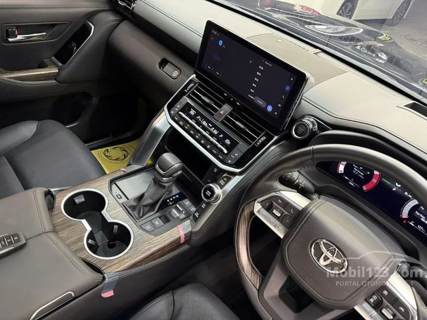 2025 Toyota Land Cruiser 300 VX-R SUV