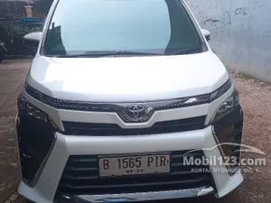 2017 Toyota Voxy 2.0 MPV