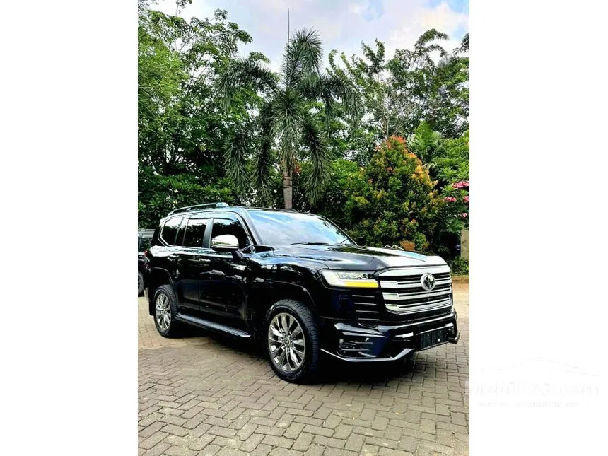 2023 Toyota Land Cruiser 300 VX-R SUV