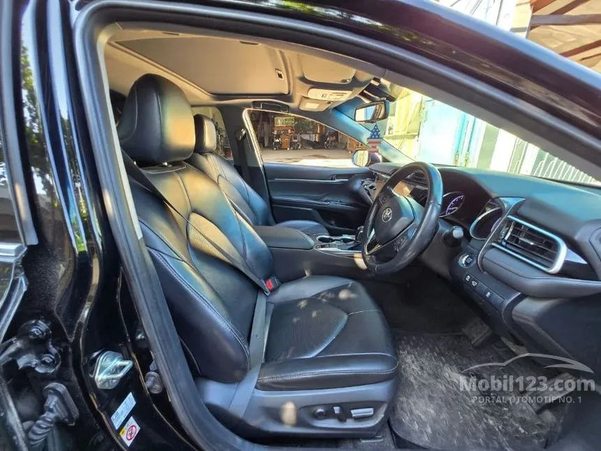 2019 Toyota Camry V Sedan