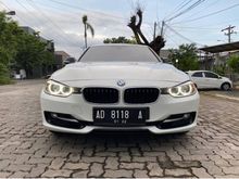 2012 BMW 320i 2.0 Sport Sedan White on Black Low KM Only 20rb Full Standard Pajak 2022