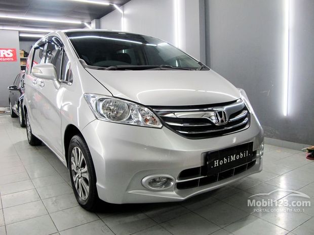 Honda Freed E Mobil Tahun 2015-2016 bekas dijual di 