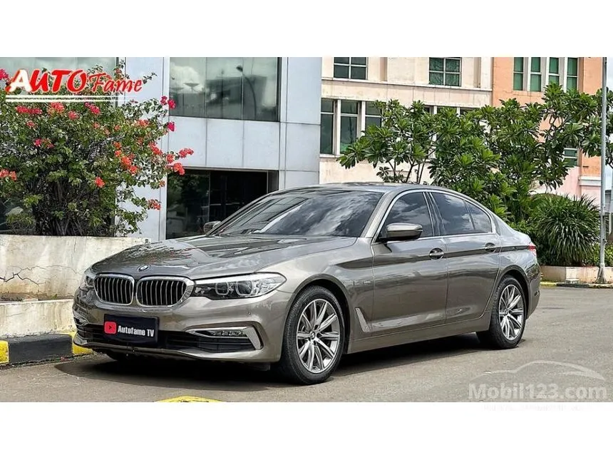 Jual Mobil BMW 520i 2018 Luxury 2.0 di Jawa Barat Automatic Sedan Coklat Rp 585.000.000