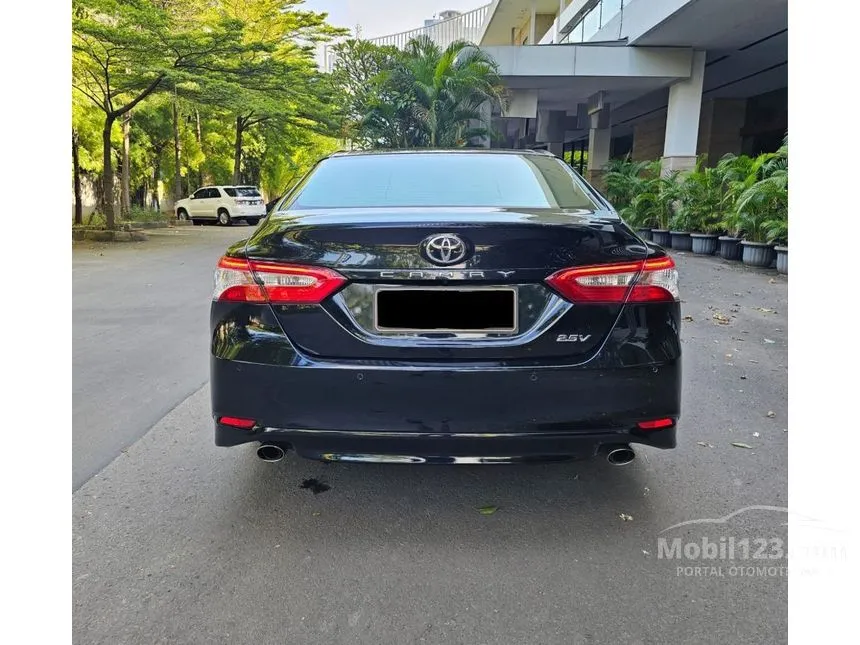 2021 Toyota Camry V Sedan