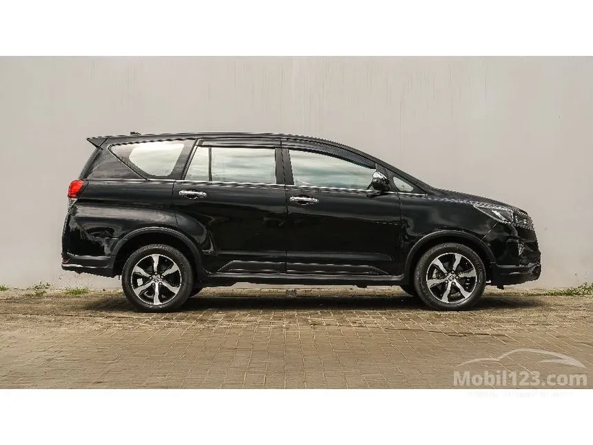 2022 Toyota Kijang Innova Venturer MPV