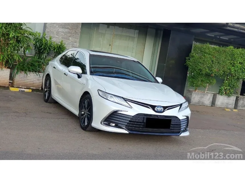 2023 Toyota Camry Hybrid Sedan