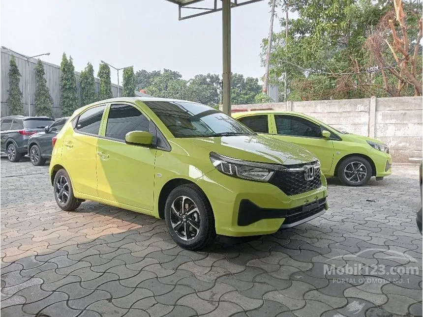 Jual Mobil Honda Brio 2023 E Satya 1.2 di Jawa Barat Automatic Hatchback Kuning Rp 155.900.000