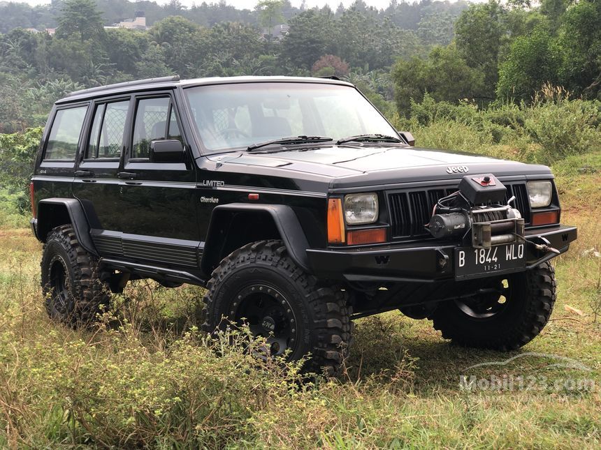 Jual Mobil  Jeep  Cherokee  1994  4 0 di Jawa Barat Automatic 