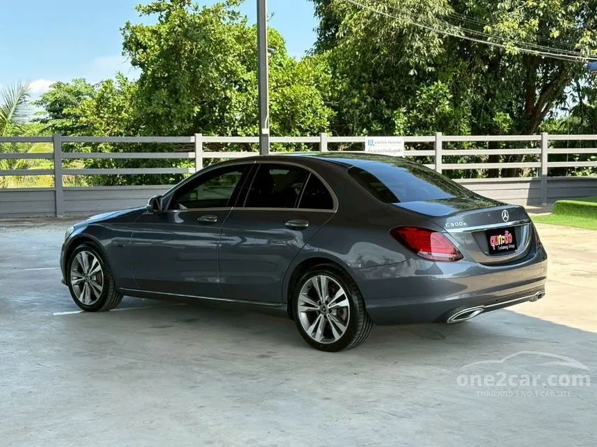 2020 Mercedes-Benz C300 e Avantgarde Sedan
