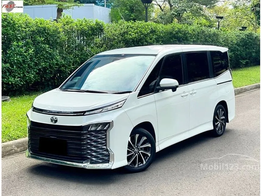 2023 Toyota Voxy (Premium Color) MPV