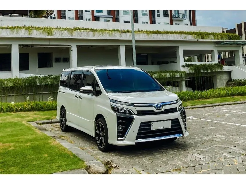 Jual Mobil Toyota Voxy 2018 2.0 di Yogyakarta Automatic Wagon Putih Rp 322.000.000
