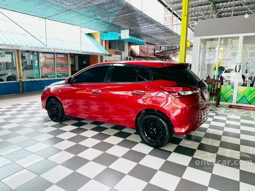 2021 Toyota YARIS Entry Hatchback