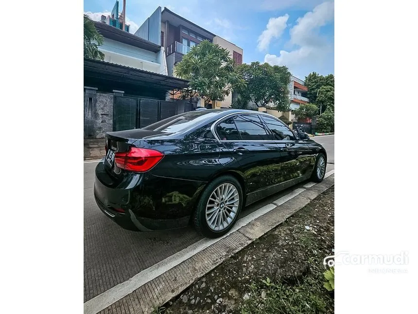 2018 BMW 320i Luxury Sedan