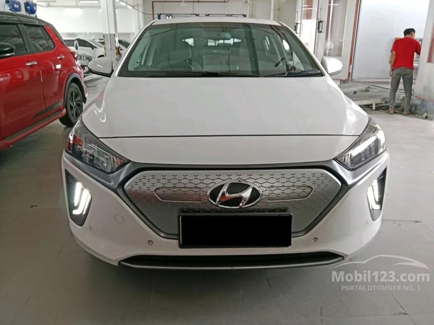 Jual Mobil Hyundai IONIQ 2021 Electric Signature di DKI Jakarta Automatic Fastback Putih Rp 373.000.000